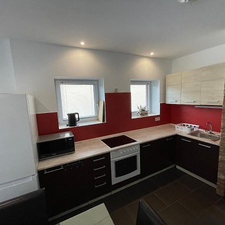 Malibu Apartman & Jacuzzi Miskolc Exteriör bild