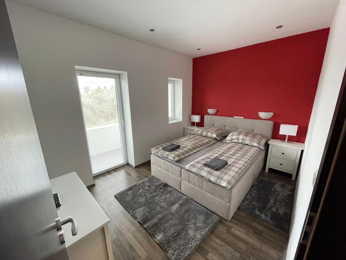 Malibu Apartman & Jacuzzi Miskolc Exteriör bild