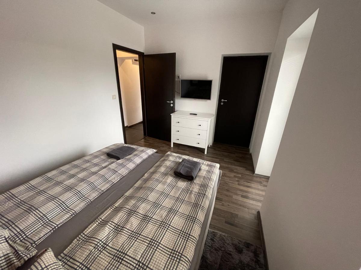 Malibu Apartman & Jacuzzi Miskolc Exteriör bild