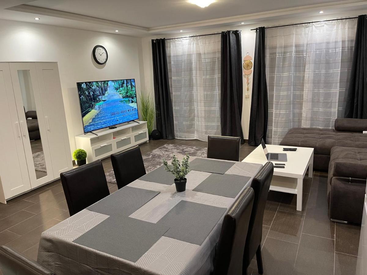Malibu Apartman & Jacuzzi Miskolc Exteriör bild