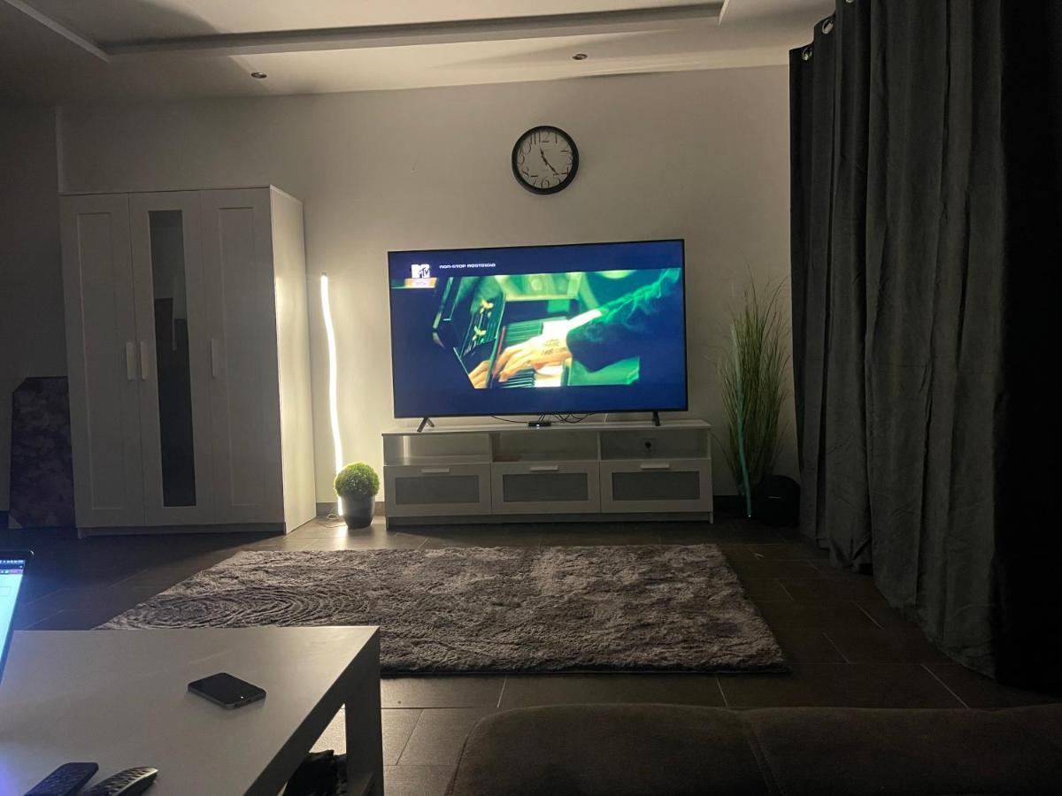 Malibu Apartman & Jacuzzi Miskolc Exteriör bild