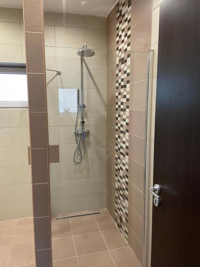 Malibu Apartman & Jacuzzi Miskolc Exteriör bild