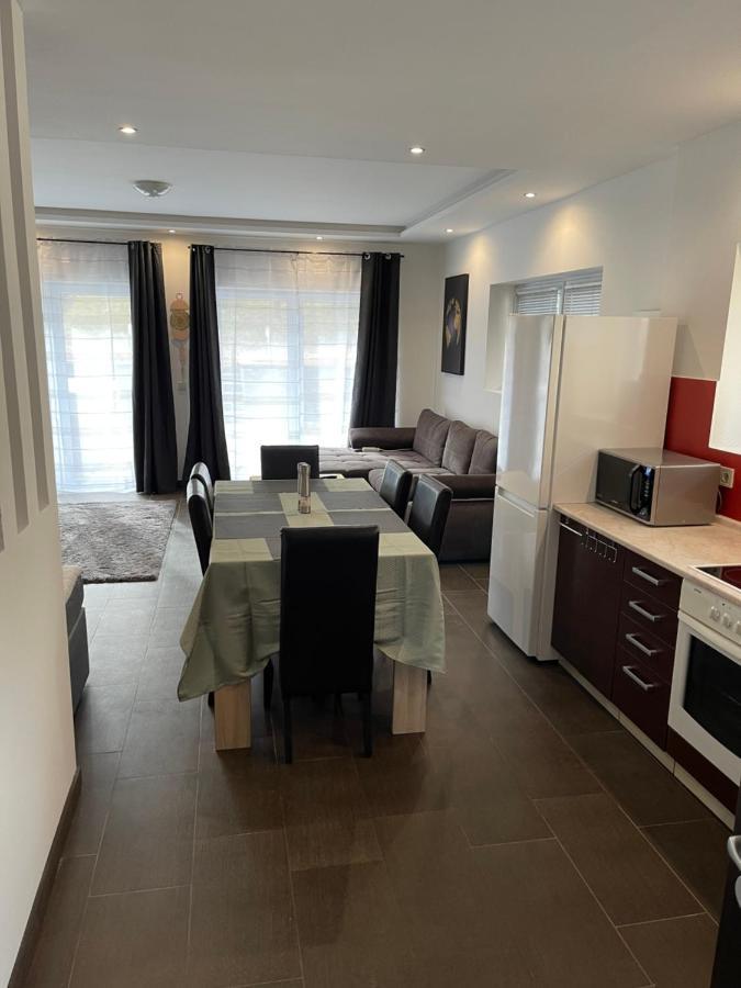Malibu Apartman & Jacuzzi Miskolc Exteriör bild